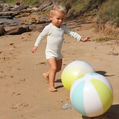 Sunnylife Felfújható Strandlabda Szett Cápa